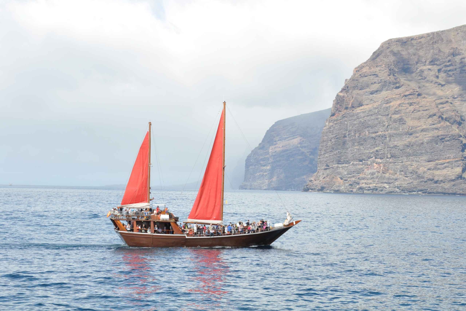 Adeje Classic Schooner: Valaat, lounas ja Los Gigantesin kalliot