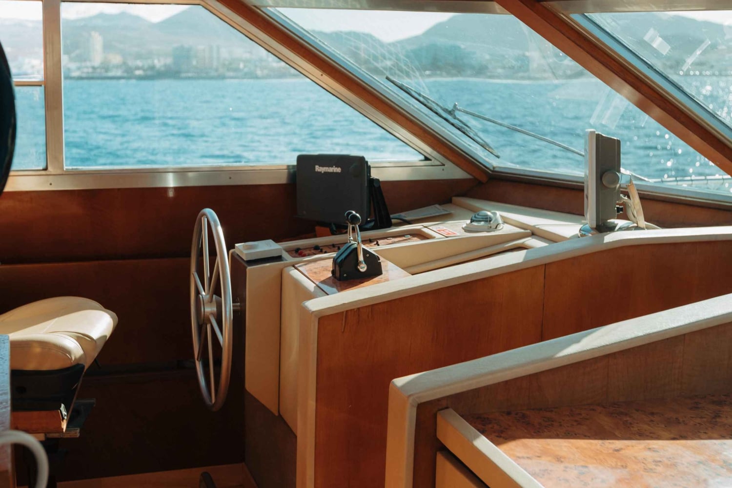 Costa Adeje: Privater Yachttrip mit Wassersport und Rutschen