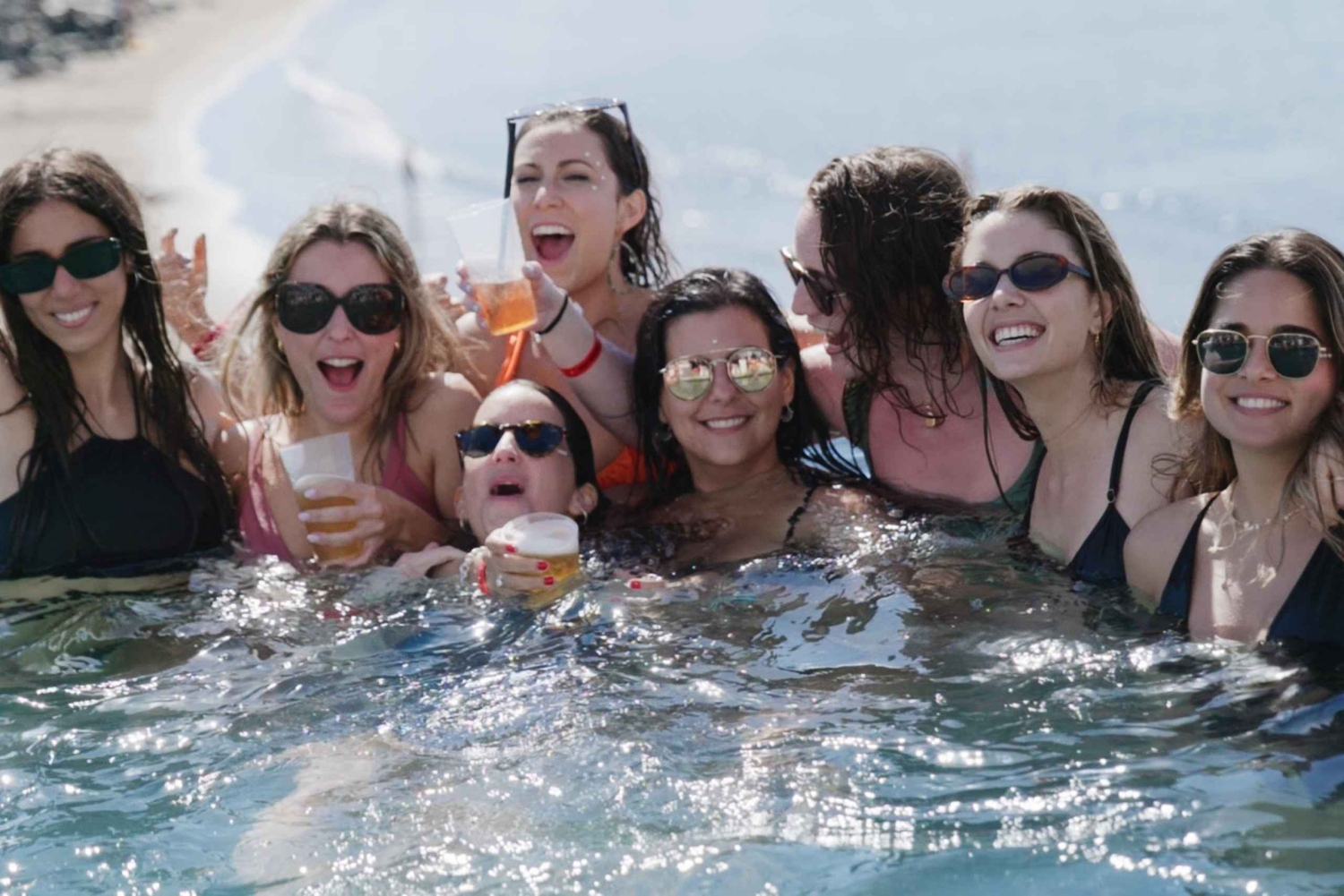 Costa Adeje: festa in piscina Utopia del Monkey Beach Club di Tenerife