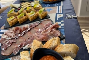 Круиз для гурманов на закате с наблюдением за китами