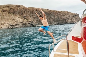 Los Cristianos: Cristosos: Eco-Yacht Whale Watching Cruise with Swim English: Eco-Yacht Whale Watching Cruise with Swim
