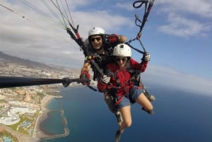 Gleitschirmflug mit einem spanischen Meister 2021/2022.