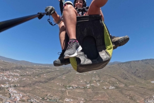 Gleitschirmflug mit einem spanischen Meister 2021/2022.