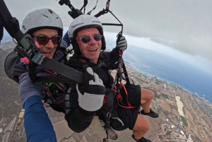 Gleitschirmflug mit einem spanischen Meister 2021/2022.