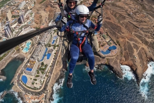 Gleitschirmflug mit einem spanischen Meister 2021/2022.