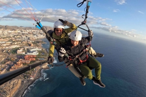 Gleitschirmflug mit einem spanischen Meister 2021/2022.