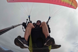 Gleitschirmflug mit einem spanischen Meister 2021/2022.