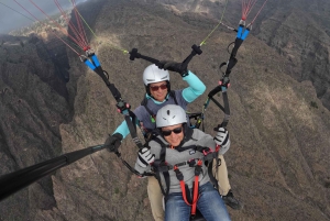 Gleitschirmflug mit einem spanischen Meister 2021/2022.