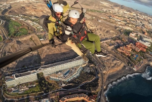 Gleitschirmflug mit einem spanischen Meister 2021/2022.