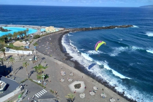 プエルト・デ・ラ・クルスまたはテイデ国立公園からのパラグライダー