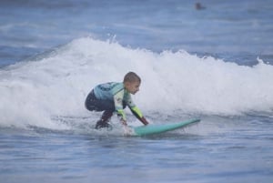 Playa de Las Americas: Gruppetime i surfing med utstyr