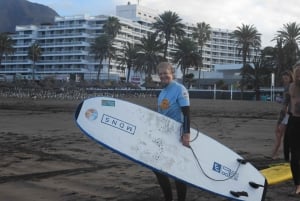 Playa de Las Americas: Surffausryhmätunti ja ilmainen nouto