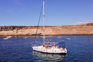 Private charter on sailboat - coastal trip with snorkeling in the bay