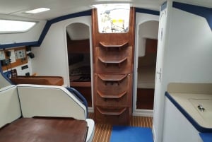 Aluguer privado num barco à vela - viagem costeira com mergulho na baía