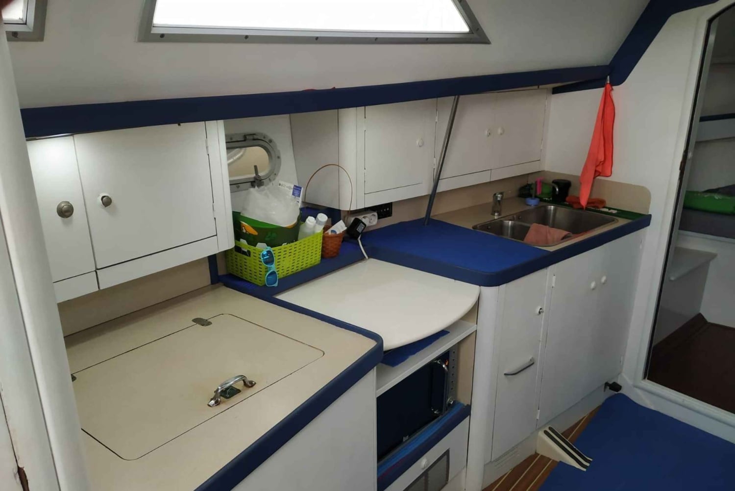 Prywatny czarter żaglówki - wycieczka przybrzeżna z nurkowaniem w zatoce