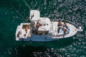 Puerto Colón: Coastal Boat Cruise with Swimming and Snacks
