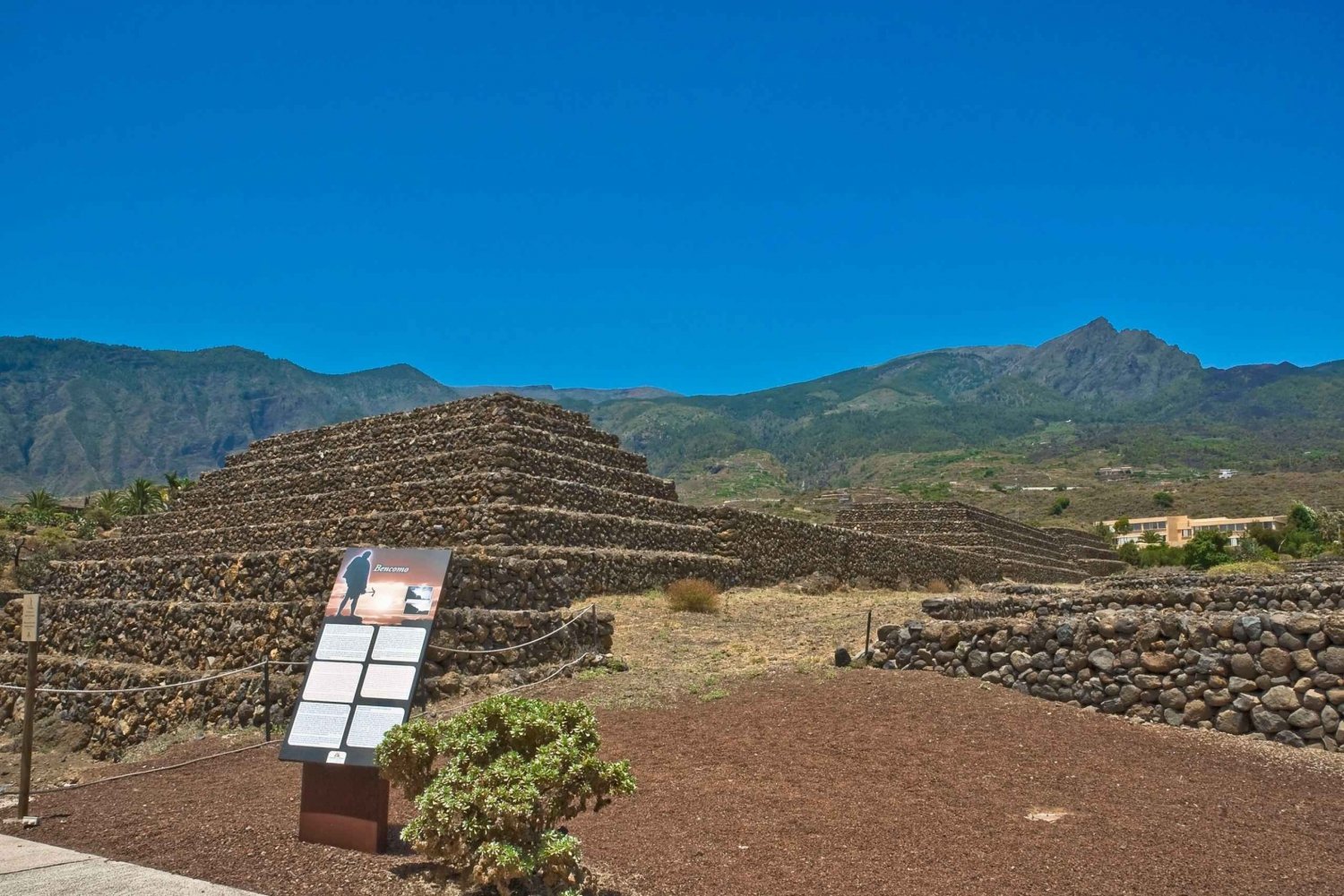 Guïmar: Inngangsbillett til pyramidene i Güímar etnografiske park
