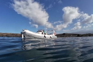 Schnorcheln in einer vulkanischen Bucht