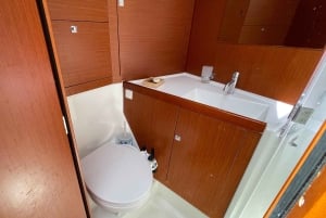 Tenerife: Beneteau Oceanis 45 Leila Sailing Tour