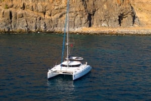 Tenerife: PRIVE catamaran cruise met lunch en drankjes