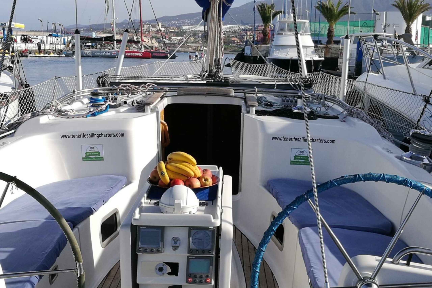 Teneriffa: Auringonlaskun yksityinen charter juomineen ja tapaksineen.