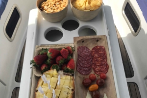 Teneriffa: Auringonlaskun yksityinen charter juomineen ja tapaksineen.