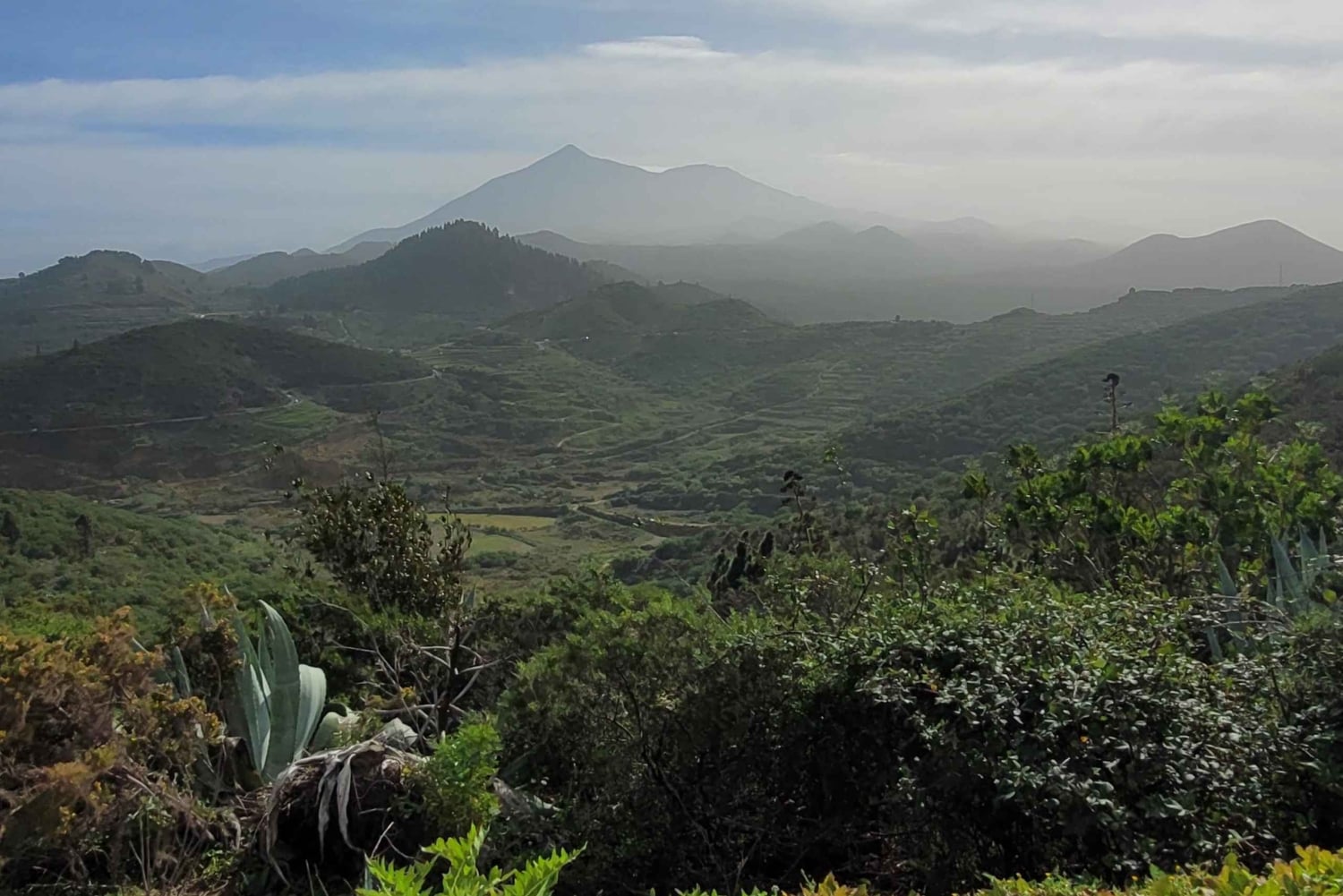 Teno: Kierros Erjosista vuorten harjanteen yli, josta on näkymä Mascaan