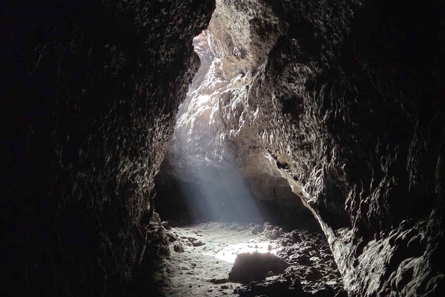 Espeleología volcánica Cueva de Las Palomas (ES-EN)