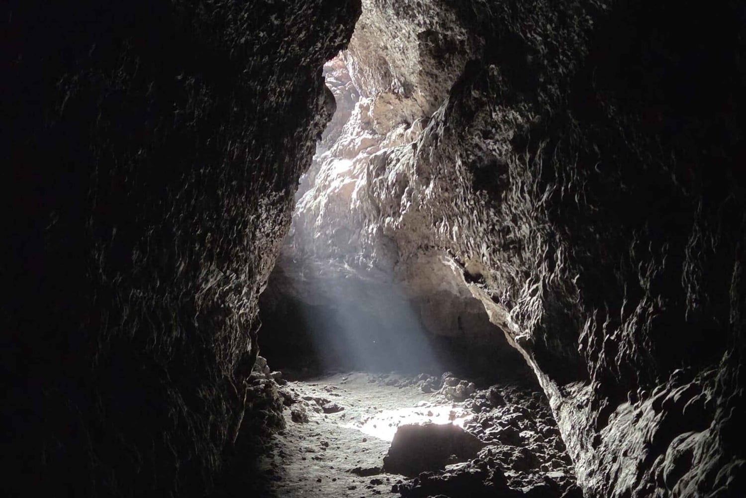 Espeleología volcánica Cueva de Las Palomas (ES-EN)