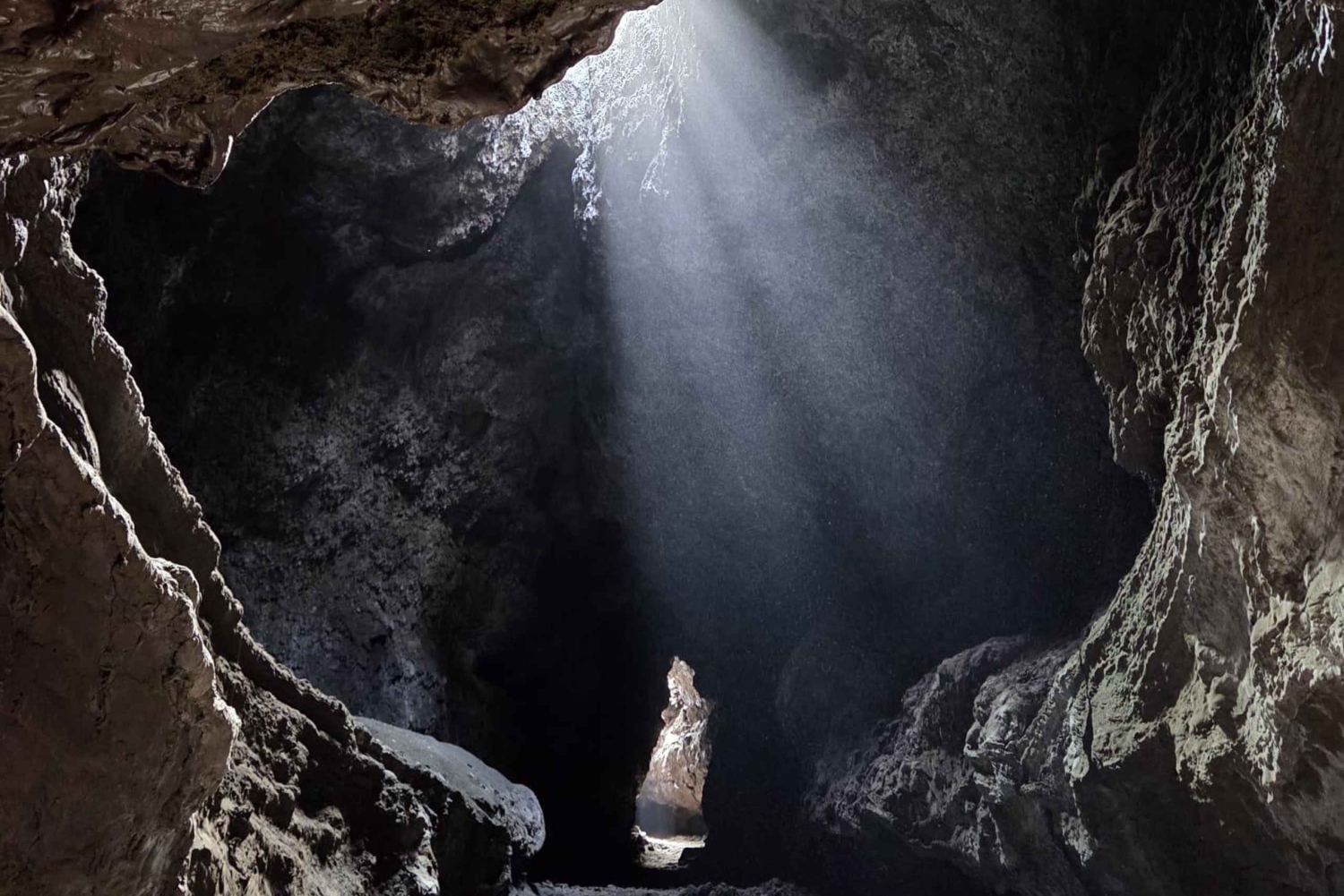 Espeleología volcánica Cueva de Las Palomas (ES-EN)