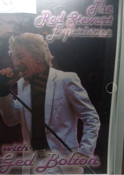 La experiencia Rod Stewart en vivo en Charly Bar & Restaurant