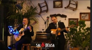 Dúo Nivaria live bij Restaurant Asador Sal Y Brasa