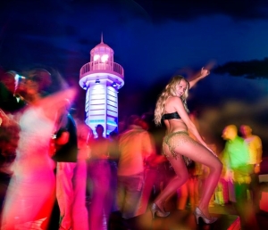 Clubbing at Faro Chill Art