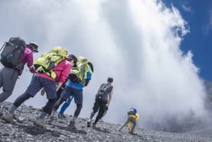Salita di 2 giorni alla vetta del Monte Fuji con 8ª stazione e guida in inglese
