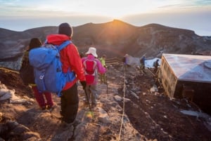 Salita di 2 giorni alla vetta del Monte Fuji con 8ª stazione e guida in inglese