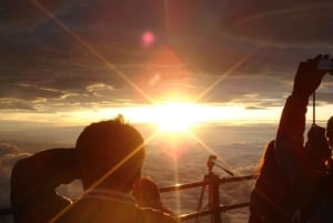 Salita di 2 giorni alla vetta del Monte Fuji con 8ª stazione e guida in inglese