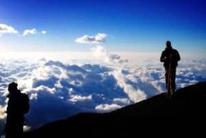 Salita di 2 giorni alla vetta del Monte Fuji con 8ª stazione e guida in inglese