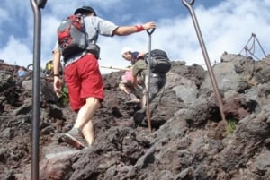 Salita di 2 giorni alla vetta del Monte Fuji con 8ª stazione e guida in inglese