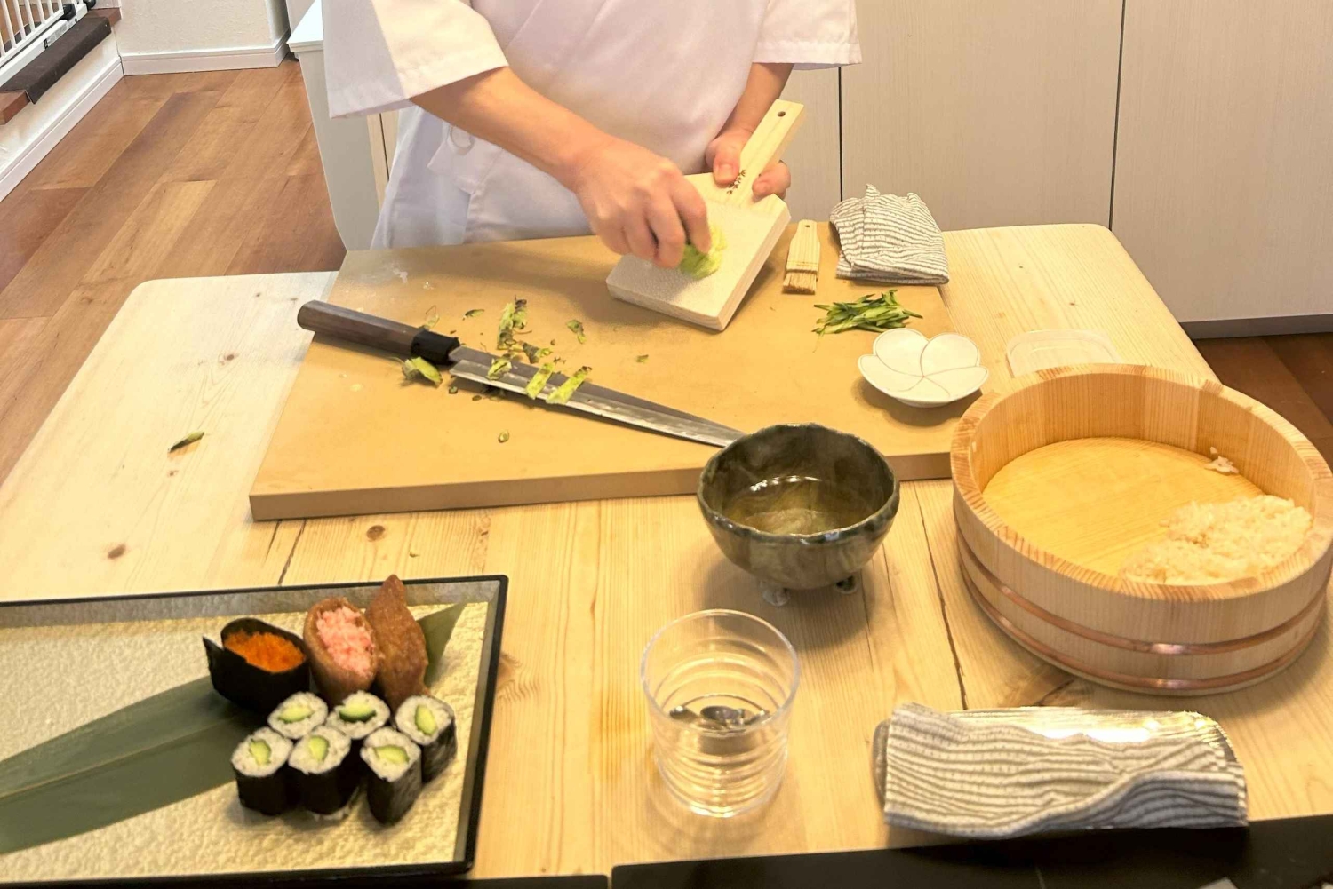 AKEMIのSUSHiKiTCHEN: 東京で楽しいお寿司教室