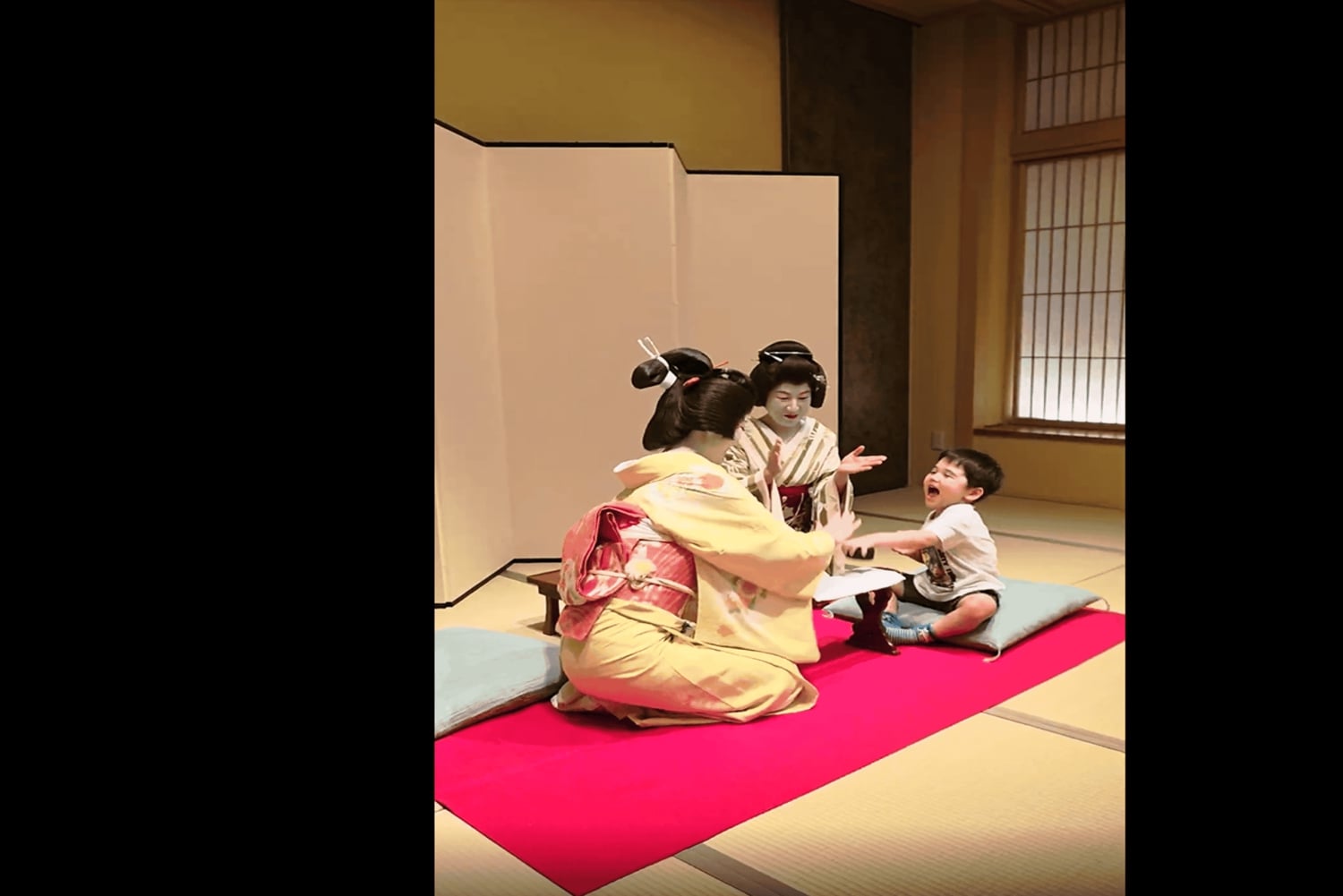 Asakusa: espectáculo de geishas y experiencia en una casa de té