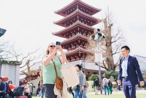 Asakusa: excursão a pé pela história e degustação de comida local