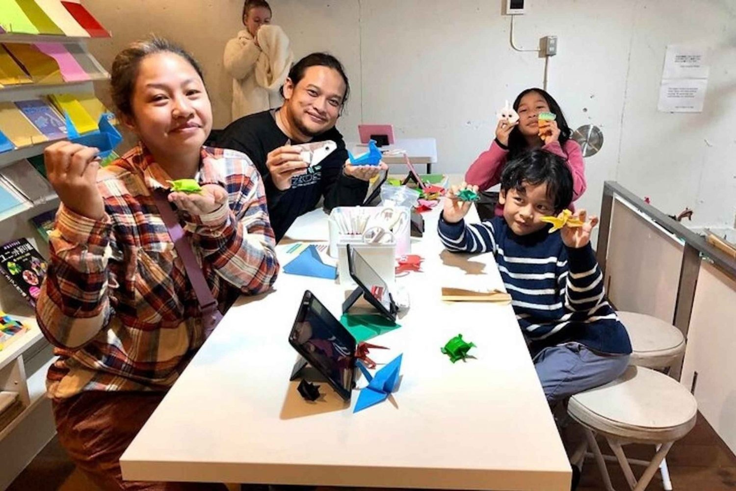 Asakusa: Divertimento con gli origami per famiglie e principianti a Tokyo