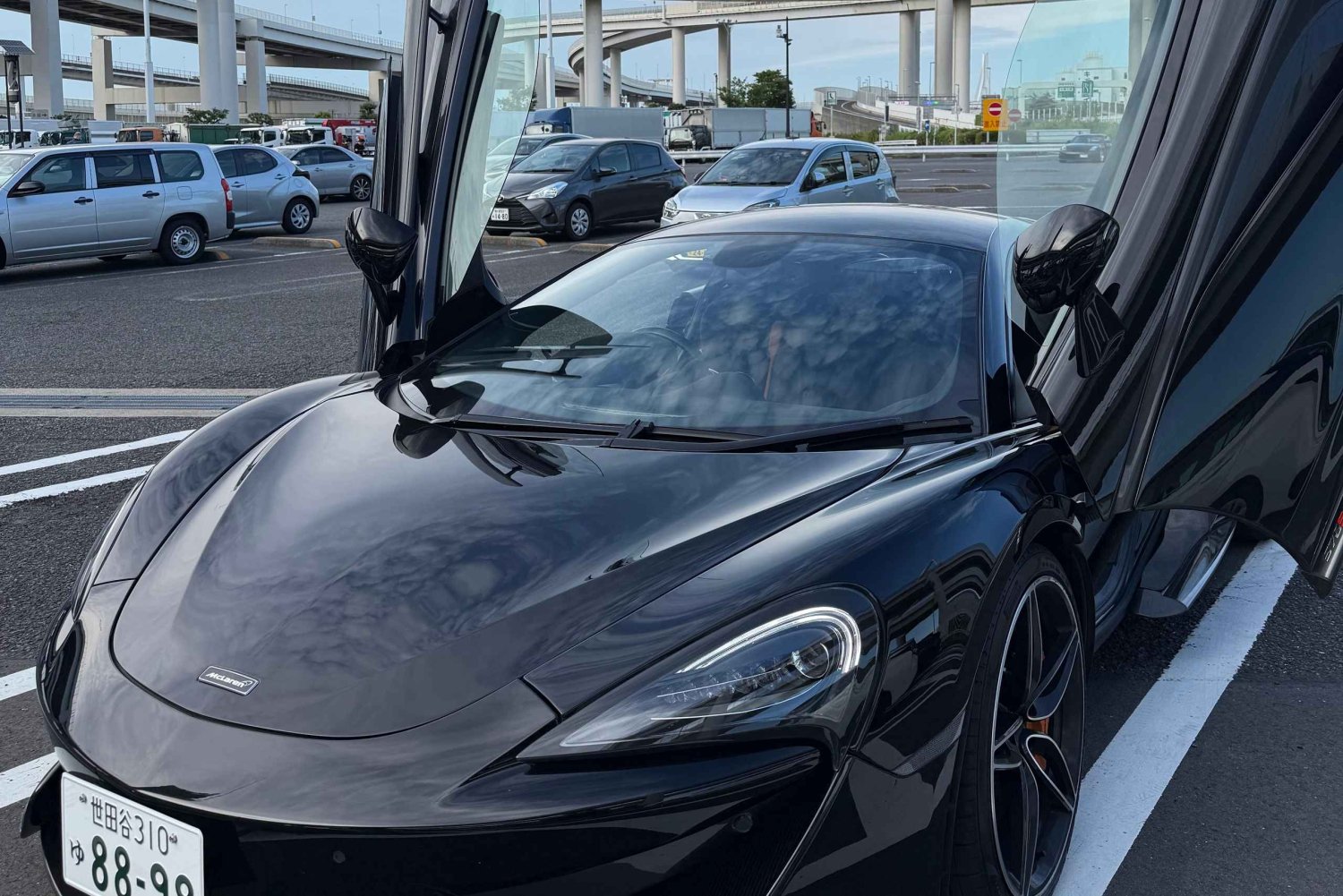 Un programma super lussuoso per una sola persona! McLaren 570S Touring