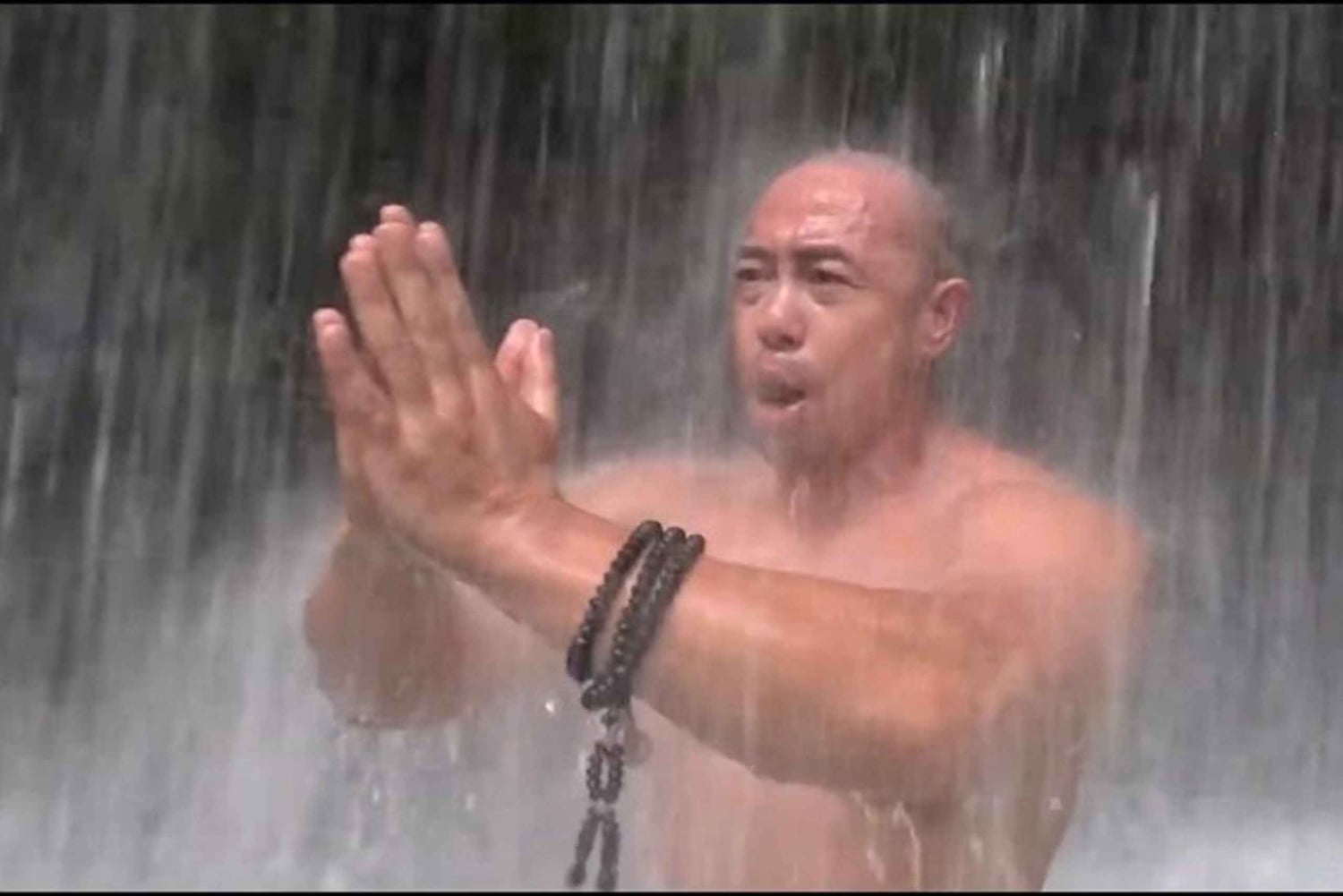 Puhdista mielesi pyhässä vesiputouksessa 'Takigyo' Odawara