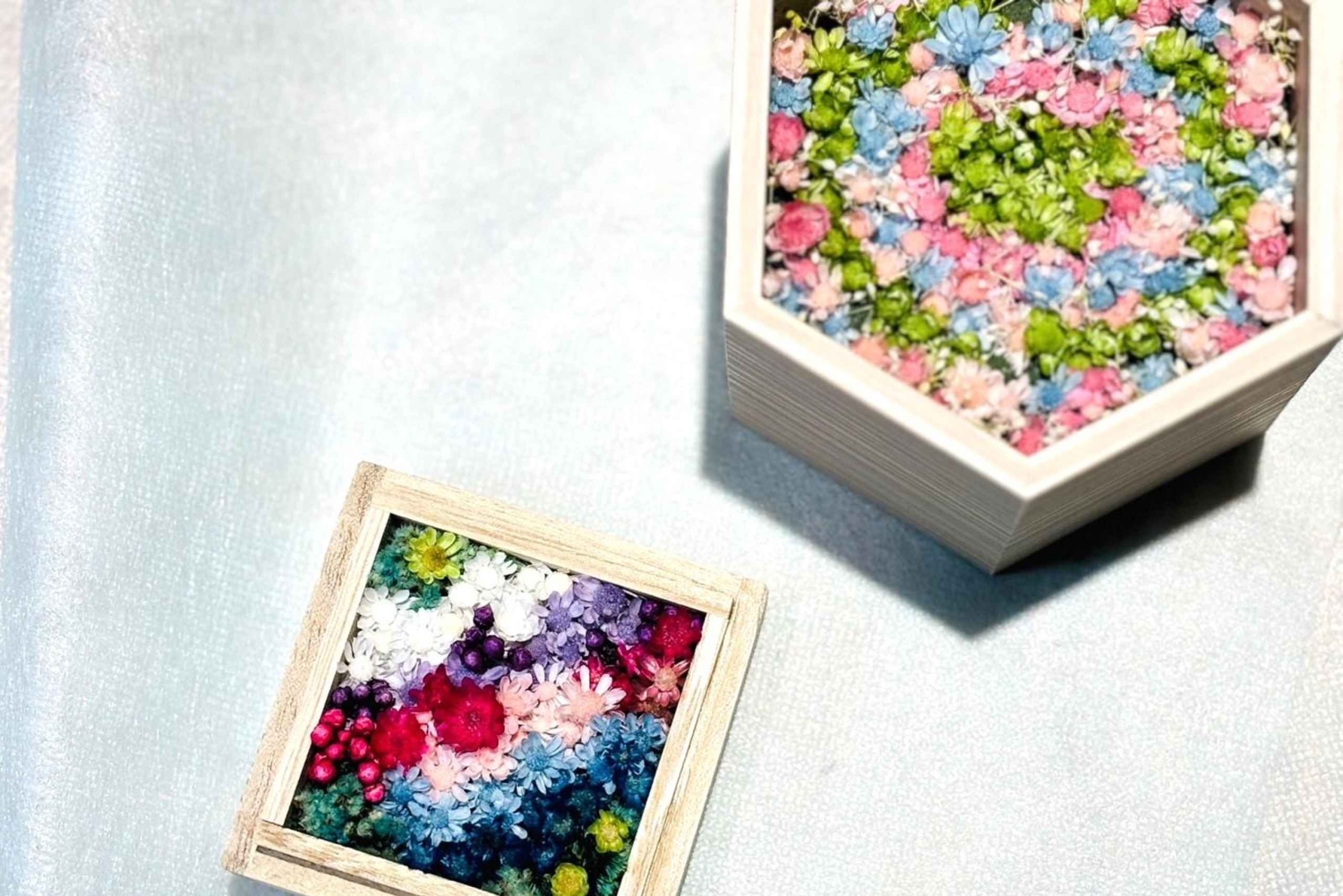 Expérimentez la création d'un mini jardin japonais orné de fleurs