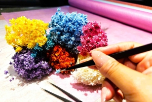 Expérimentez la création d'un mini jardin japonais orné de fleurs