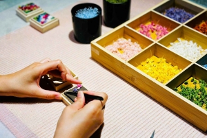 Expérimentez la création d'un mini jardin japonais orné de fleurs