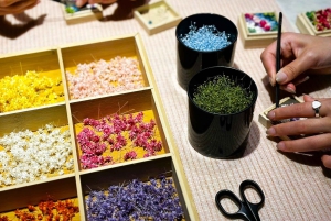 Expérimentez la création d'un mini jardin japonais orné de fleurs