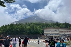 東京発：富士山5合目と忍野八海への日帰りツアー