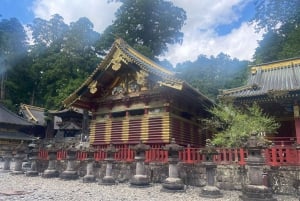 Nikko : les chutes de Kegon, le lac Chuzenji et le temple Toshogu